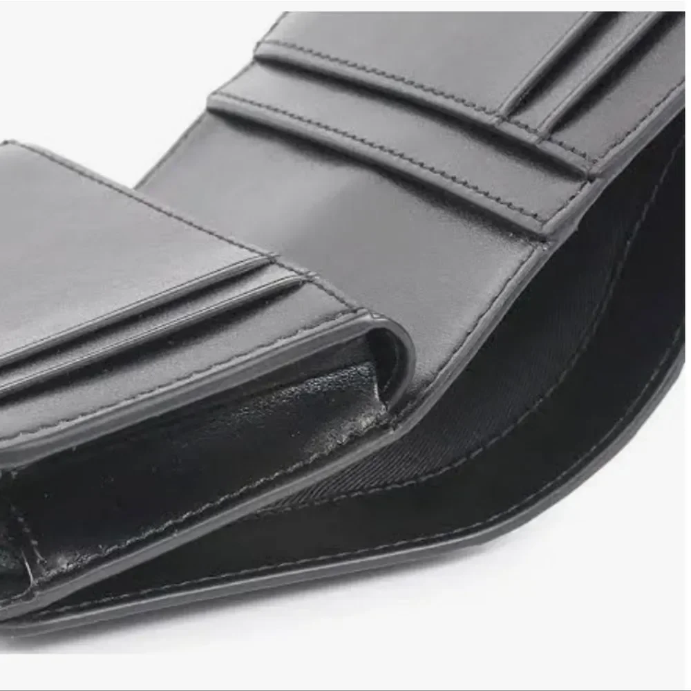 Marc Jacobs elegant wallet